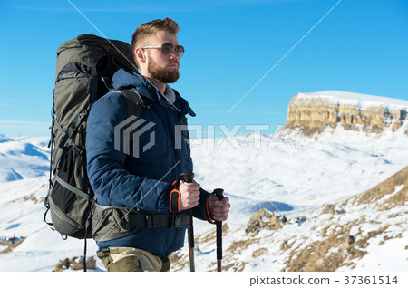 A hipster traveler with a beard wearing sunglasses 37361514