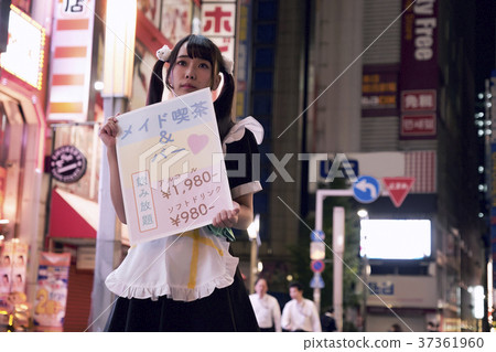 Tokyo's Crowded Maids 37361960