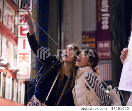 Women enjoying Akihabara 37361990