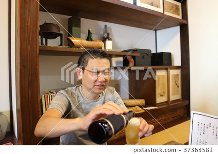 One cup full 37363581