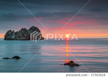 Sunrise over the sea 37363628