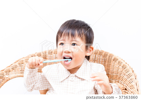 ! Dental image Toddler tooth brushing with mother ! Dental image Toddler tooth brushing with mother 37363860