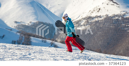 Young woman with snowboard 37364123