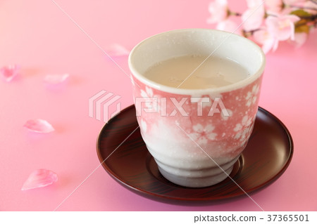 Peach seasons (sweet sake) 37365501