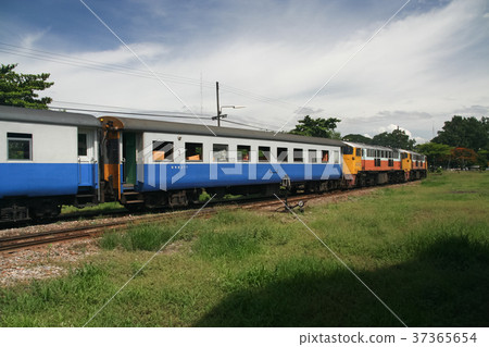 Ge Diesel locomotive no.4036 and 4042 37365654