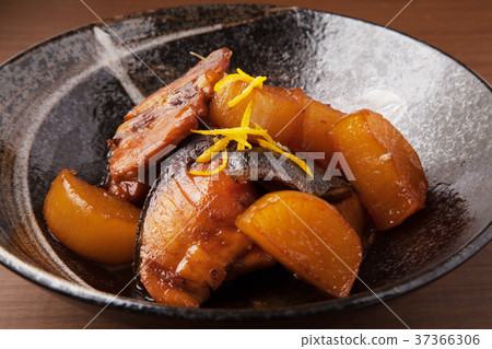 First brown egg 37366306