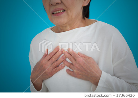 高級胸痛 37366420