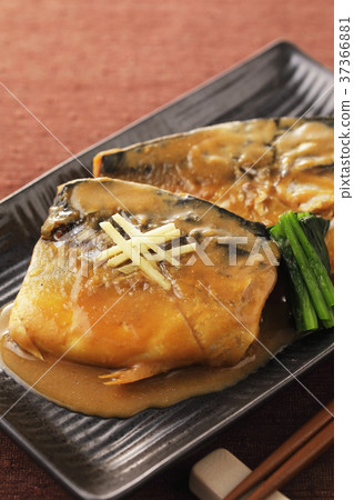 用鯖魚燜鯖魚 用鯖魚燜鯖魚 37366881