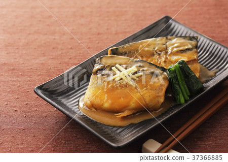 用鯖魚燜鯖魚 37366885