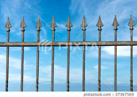 Forged Iron Fence with Arrows Forged Iron Fence with Arrows 37367569