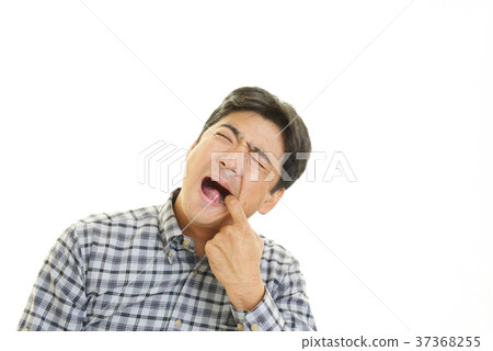 Men with tooth decayed Men with tooth decayed 37368255