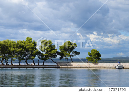 Seaside Scenery in Sunny Day in Croatia. 37371793