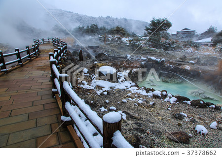 Unzen hell eight thousand hell snow scene Unzen hell eight thousand hell snow scene 37378662
