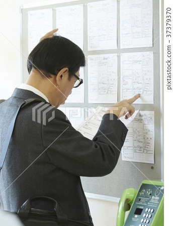 尋找就業的老人 37379370