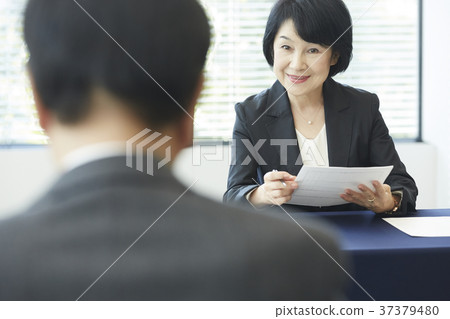 商業面試就業 37379480