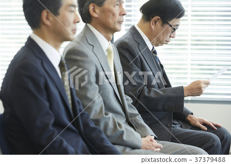 Senior man receiving an interview Senior man receiving an interview 37379488