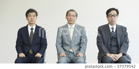 接受采訪的老人 接受采訪的老人 37379542