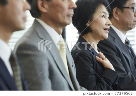 高級受訪者 高級受訪者 37379562
