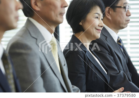 高級受訪者 高級受訪者 37379580