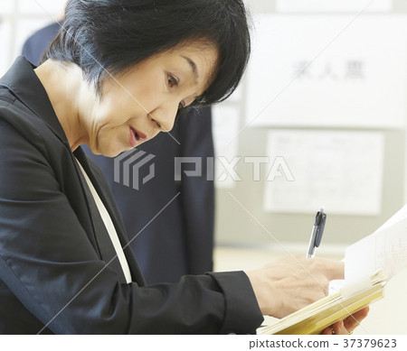 高級女性求職尋求就業 高級女性求職尋求就業 37379623