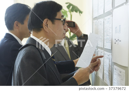 尋找就業的老人 37379672