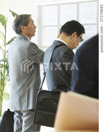 Senior man looking for employment Senior man looking for employment 37379685