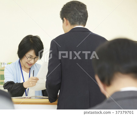 就業招聘諮詢櫃檯 就業招聘諮詢櫃檯 37379701