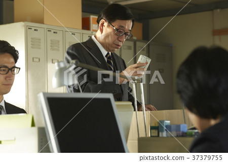 組織行李的商人 37379755