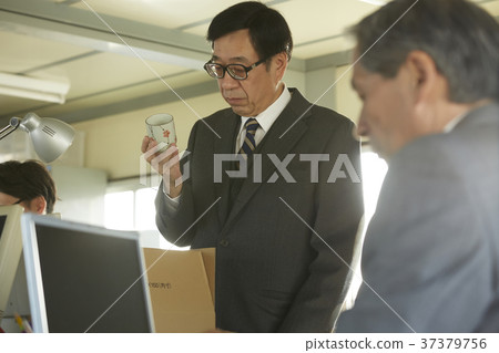 組織行李的商人 37379756