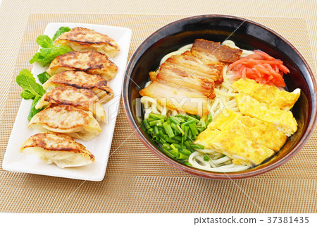 與沖繩蕎麥麵的沖繩美食 37381435