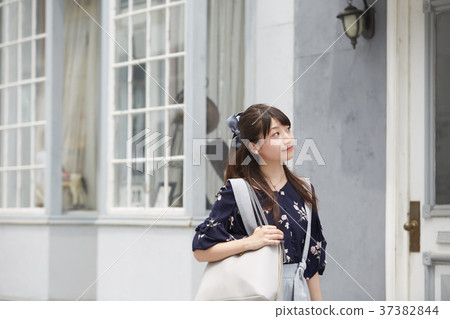 一個女人去旅行 一個女人去旅行 37382844