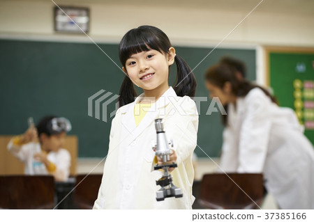 Elementary school students, teachers, Koreans 37385166