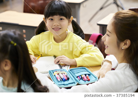 小學生,老師,韓國人 小學生,老師,韓國人 37385194