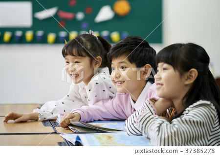 Elementary students, children, Koreans 37385278