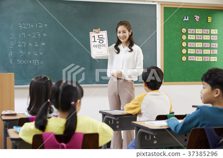 Elementary school students, teachers, Koreans 37385296