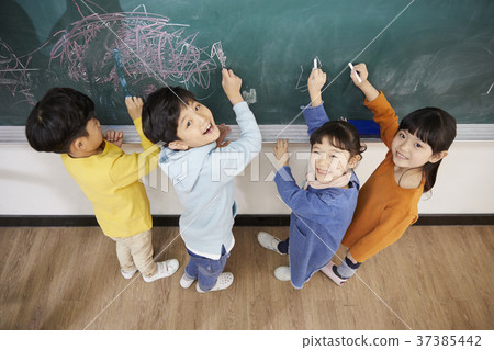 Elementary students, children, Koreans 37385442