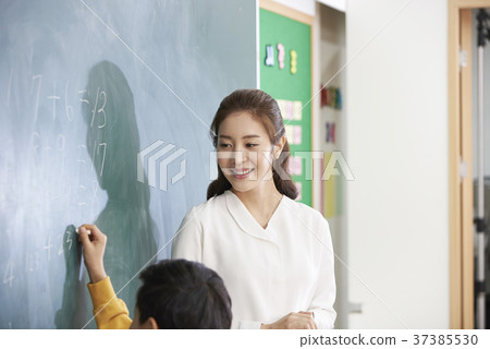 小學生,老師,韓國人 小學生,老師,韓國人 37385530