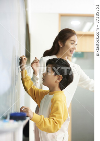 小學生,老師,韓國人 小學生,老師,韓國人 37385551