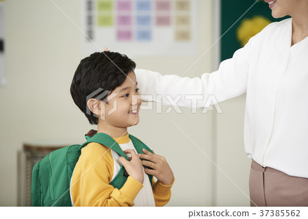 Elementary school students, teachers, Koreans 37385562