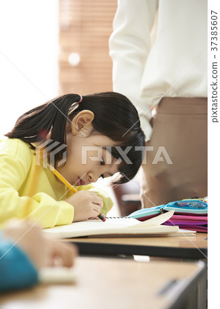 小學生,老師,韓國人 小學生,老師,韓國人 37385607