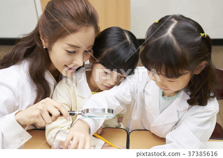 Elementary school students, teachers, Koreans Elementary school students, teachers, Koreans 37385616
