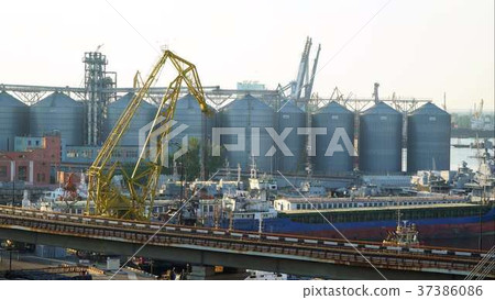 Constructions at the seaport 37386086