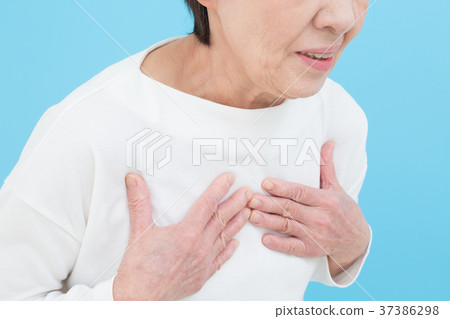 高級胸痛 高級胸痛 37386298
