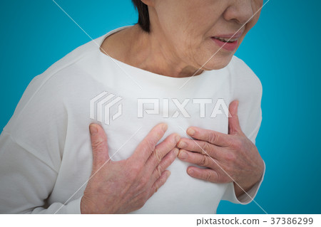 高級胸痛 37386299