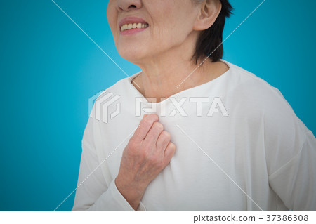 高級胸痛 37386308