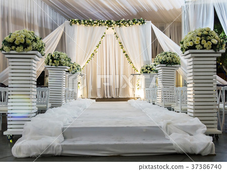 Jewish Hupa , wedding putdoor . Jewish Hupa , wedding putdoor . 37386740