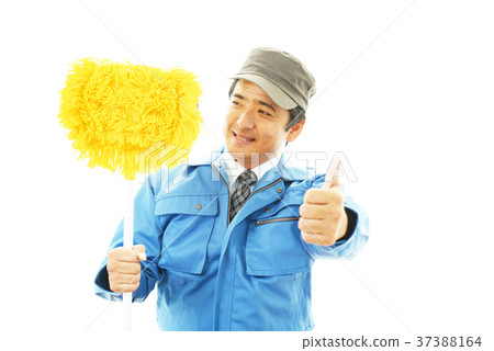 Smile cleaning worker 37388164
