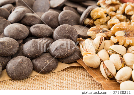 手工巧克力,情人節準備,最喜歡的巧克力,糖果製作,堅果,食材,糖果 手工巧克力,情人節準備,最喜歡的巧克力,糖果製作,堅果,食材,糖果 37388231