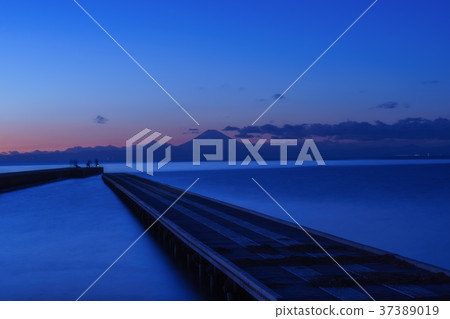 富士山在碼頭前面 富士山在碼頭前面 37389019