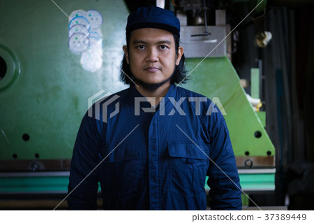 鎮工廠外籍工人 鎮工廠外籍工人 37389449